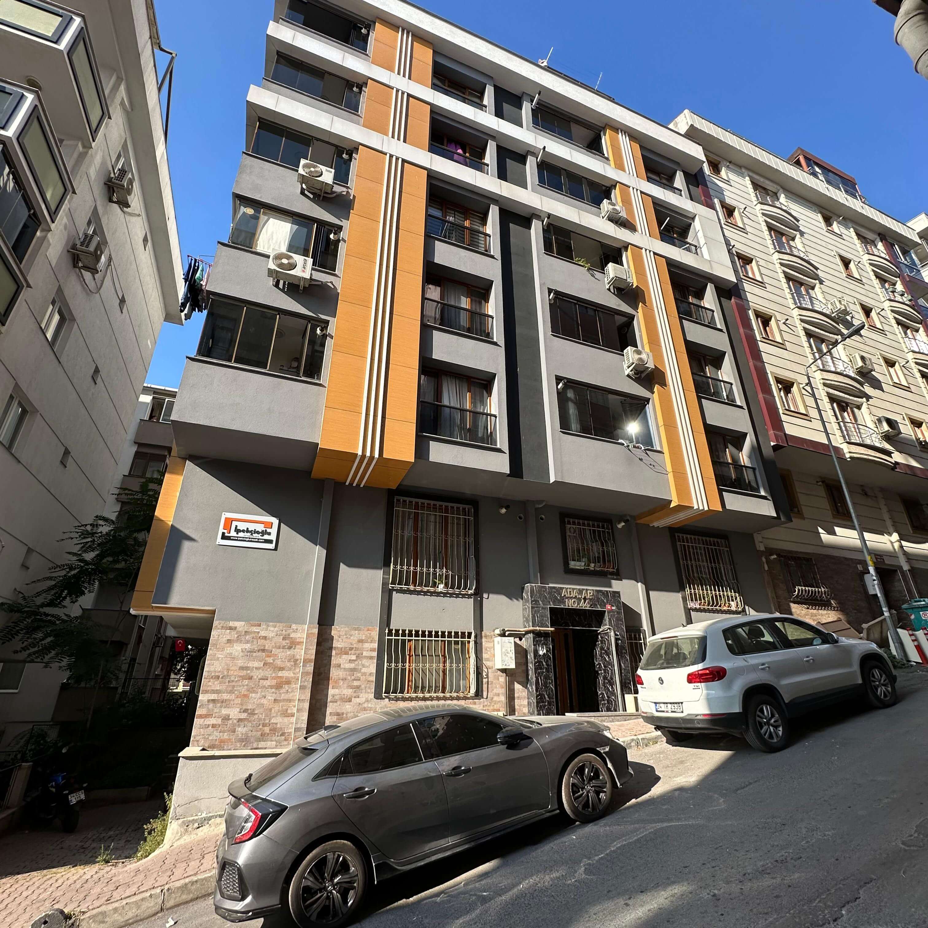 Başak Sokak Ada Apt.