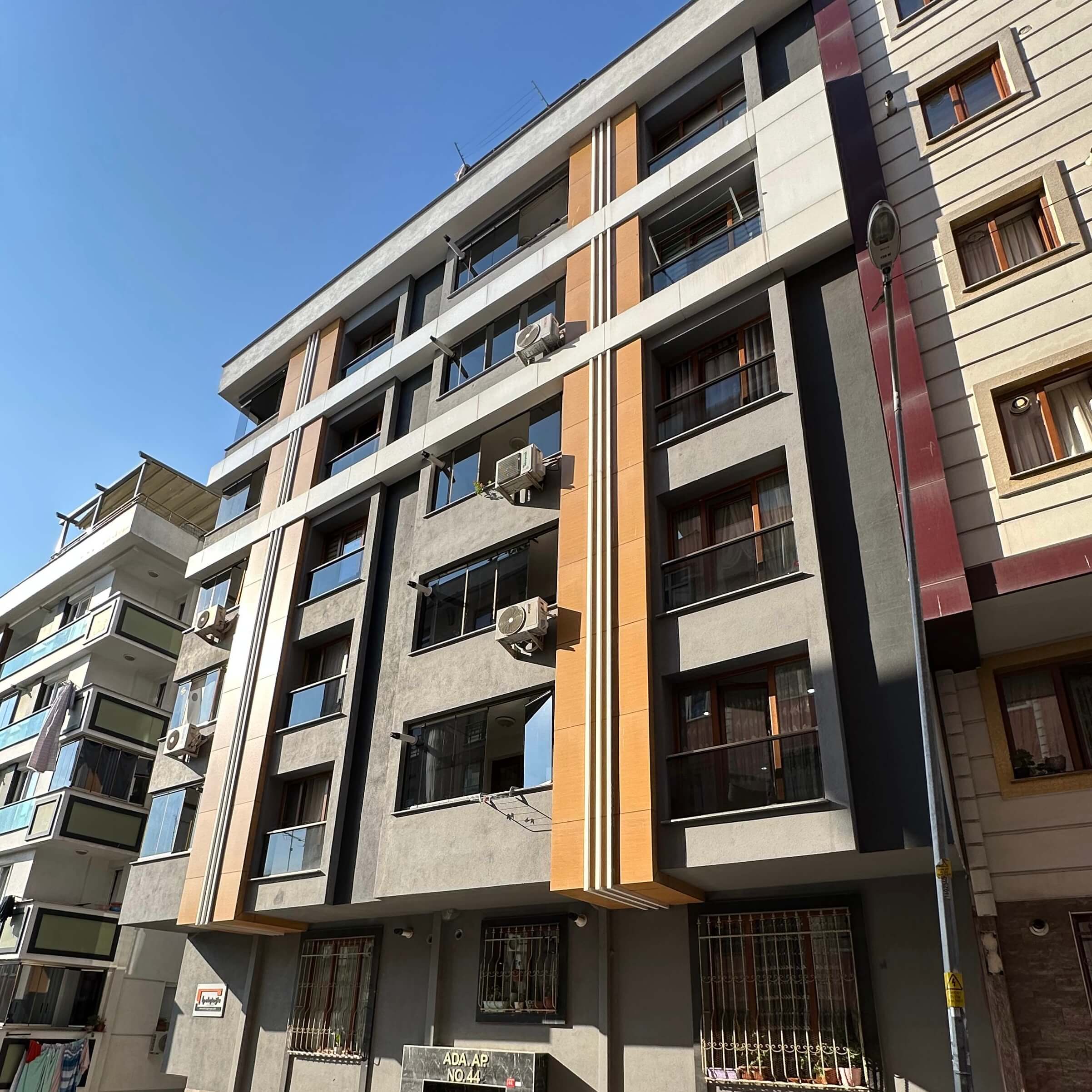Başak Sokak Ada Apt.